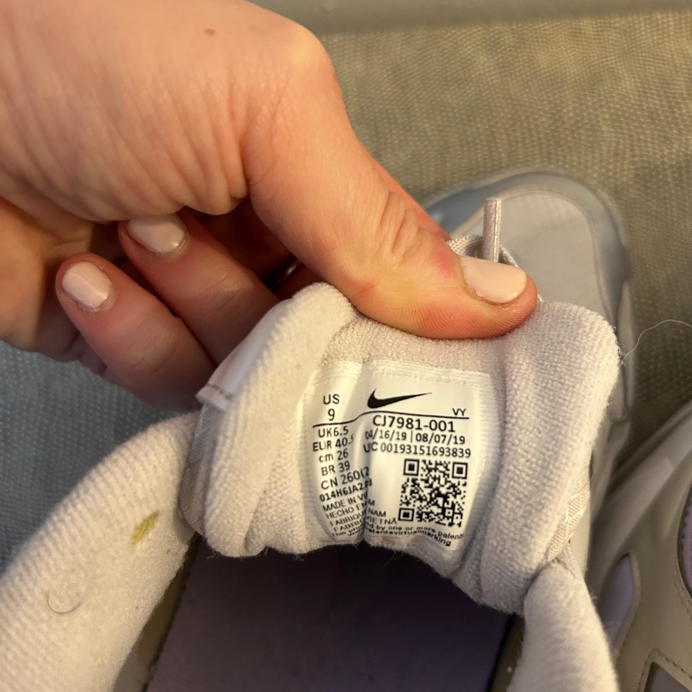 Nike Women's Sneakers Beige Silver - Picture 4 of 4